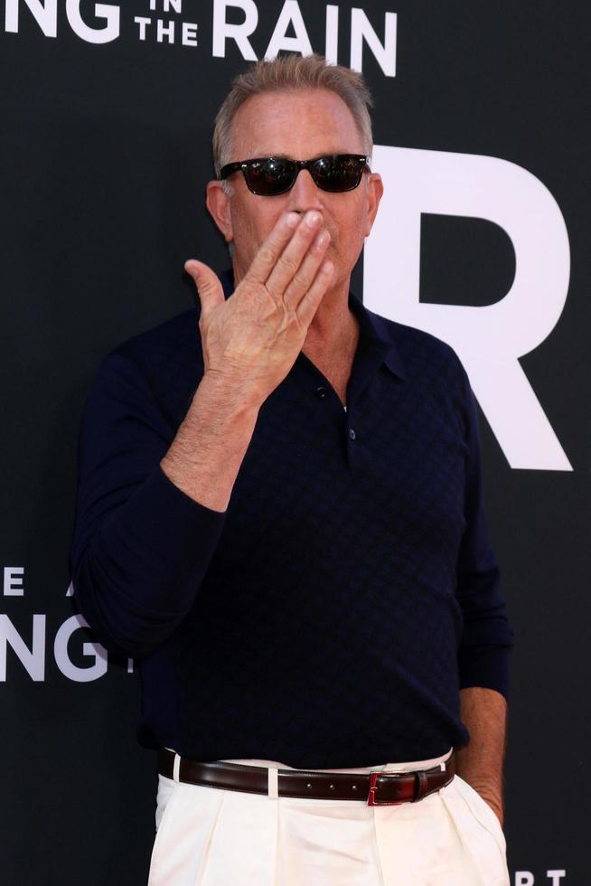 Kevin Costner, 70, has remarried after a tough divorce, and you might recognize her